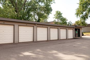 Universally attached and detached garages